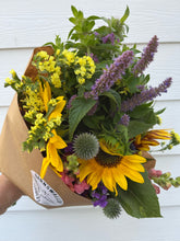 Load image into Gallery viewer, 2024 Monthly CSA Bouquet Share - Farm Pick Up (Oskaloosa)

